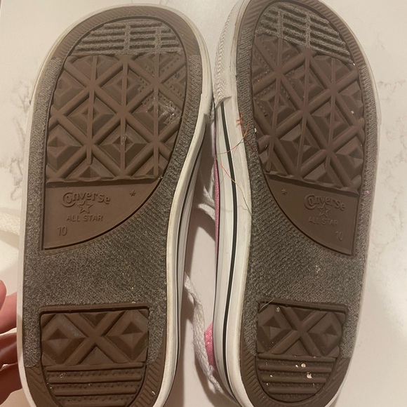 Converse size 10 pink toddler girl - Picture 2 of 2